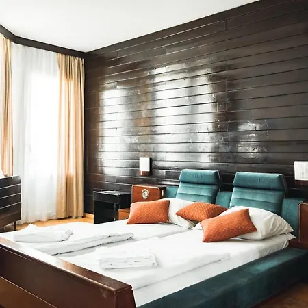 Lepenski Vir 2* Donji Milanovac